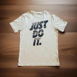 Nike Men's Medium Tan "Just Do It" Graphic T-Shirt - Beige Short Sleeve Tee M